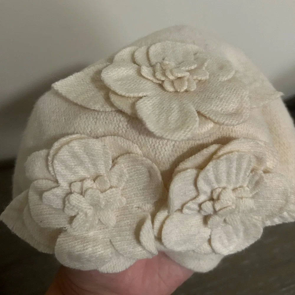 Betmar New York Women's White Floral Beret One Size Wool